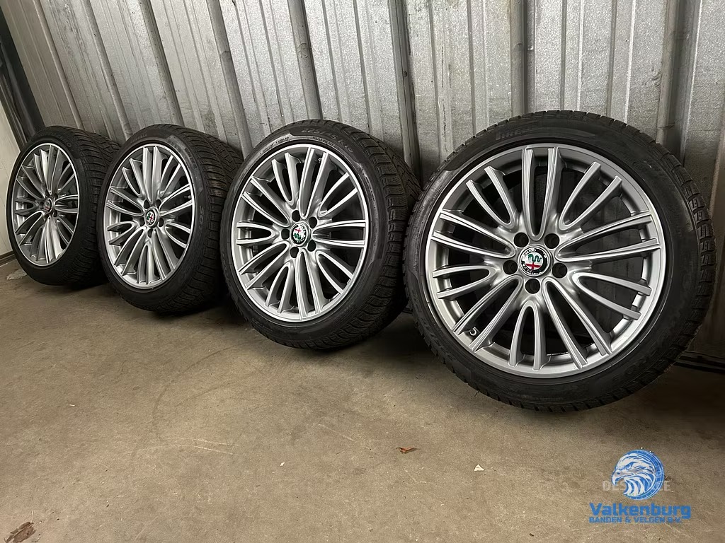 5-6mm! originalinalinalinalinalinal Alfa Romeo Giulia QV 18 inch antraciete llantas 5x110 TPMS neumaticos de invierno 225/45R18 Pirelli llantas usado en Menorca